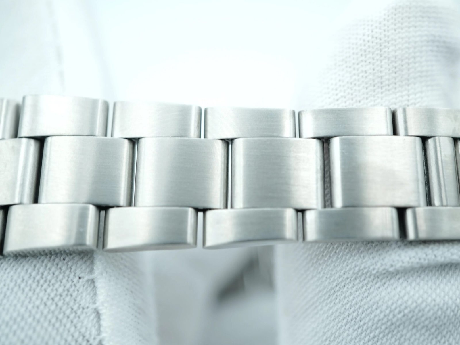 Rolex Oyster Perpetual Date 34 mm / Silver – Oyster - Image 8