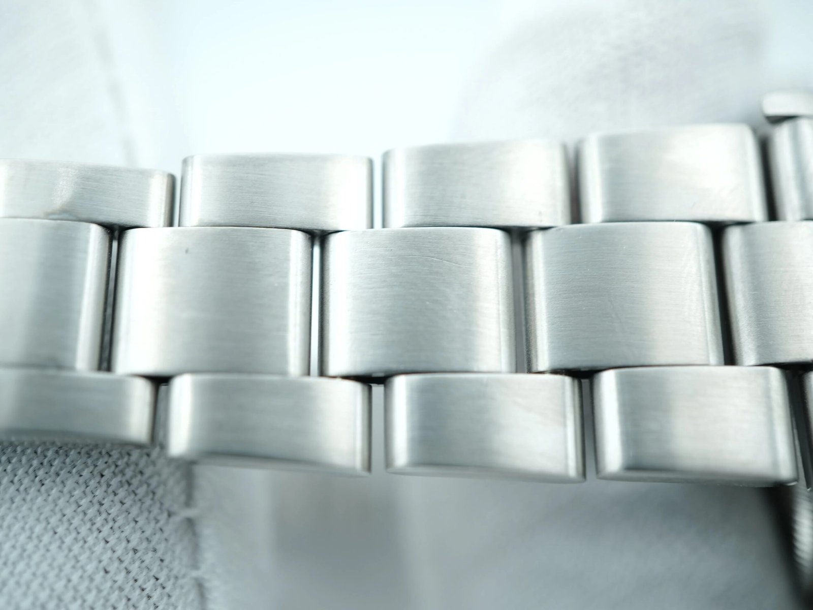 Rolex Oyster Perpetual Date 34 mm / Silver – Oyster - Image 10