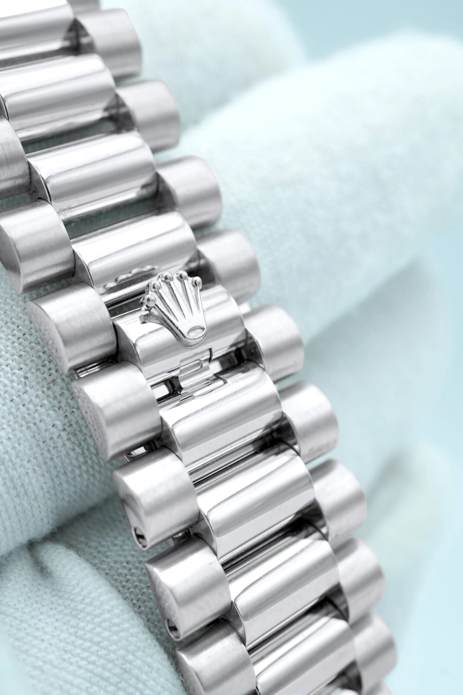 Rolex Day-Date II 41 mm / Ice Blue Roman – President - Image 3