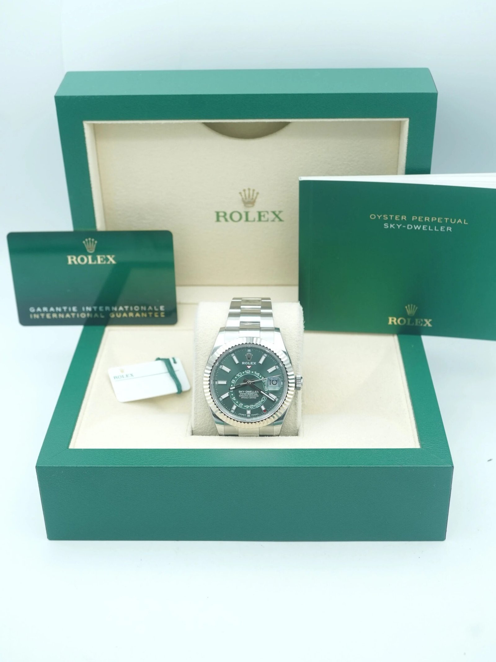 Rolex Sky-Dweller 42 mm / Gold Green Dial - Image 2