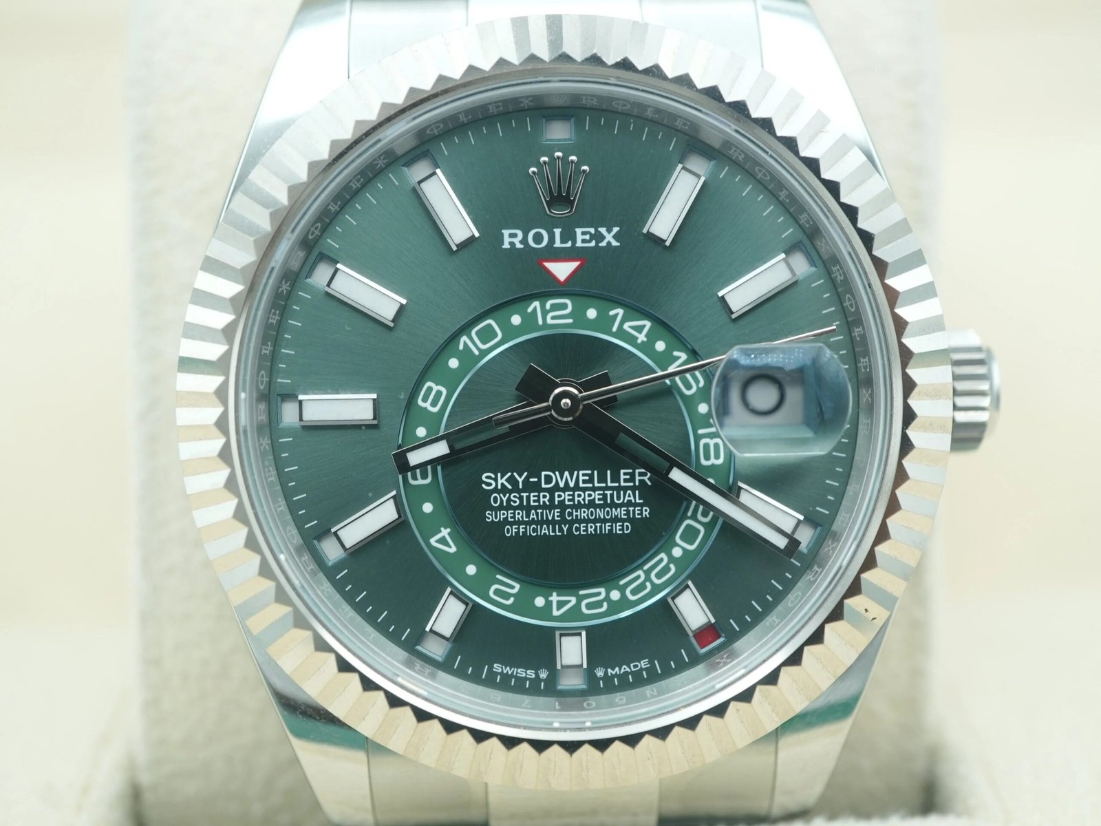 Rolex Sky-Dweller 42 mm / Gold Green Dial - Image 7
